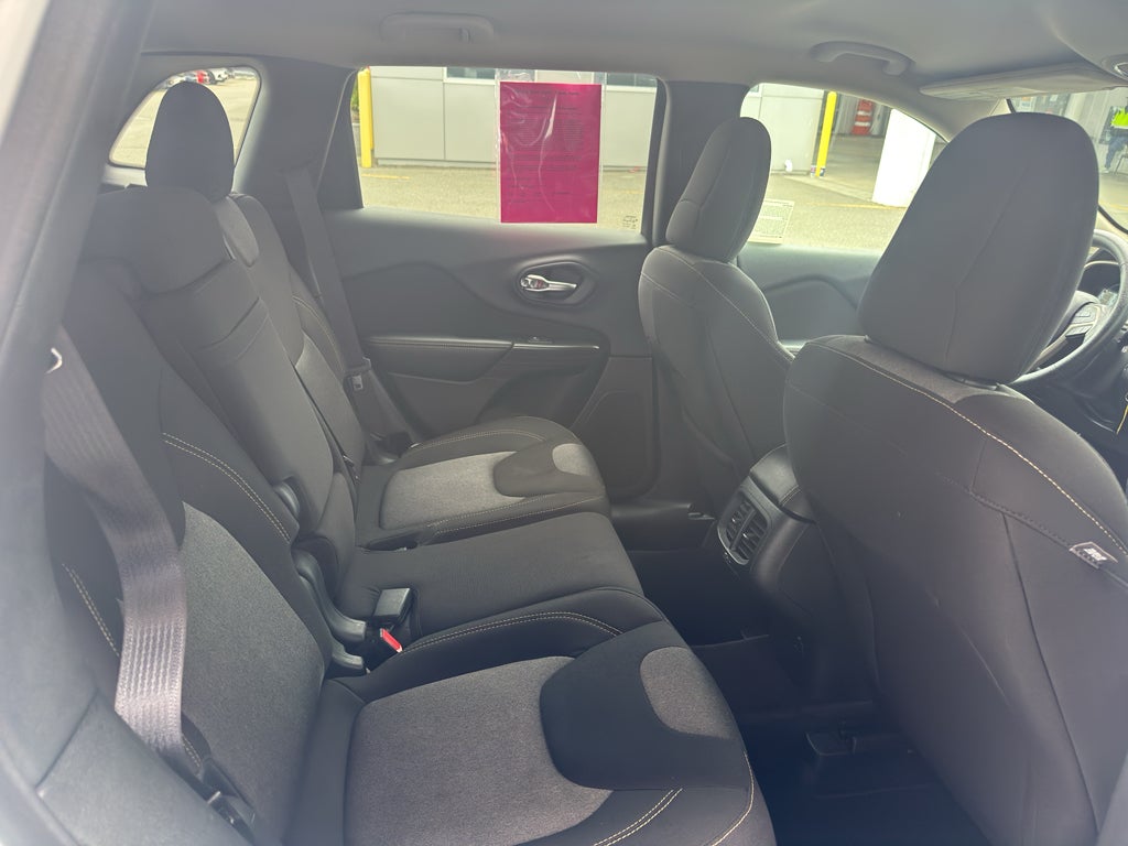 2016 Jeep Cherokee Sport