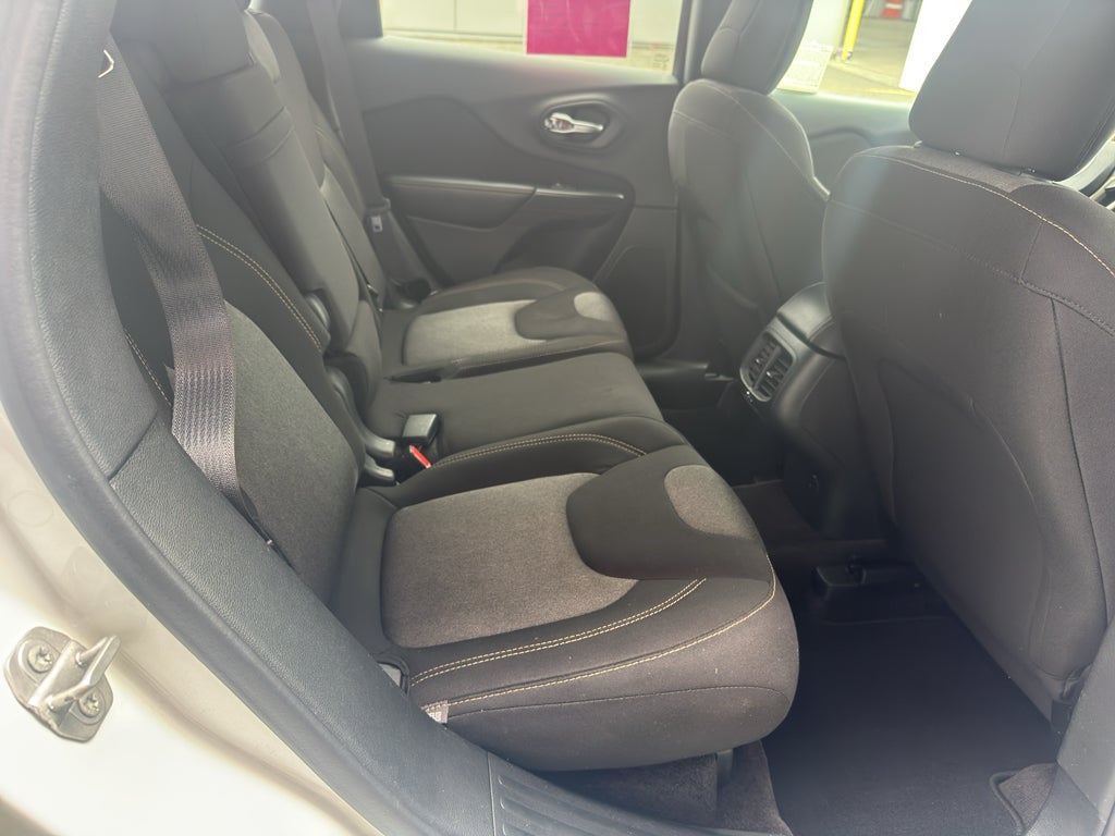 2016 Jeep Cherokee Sport
