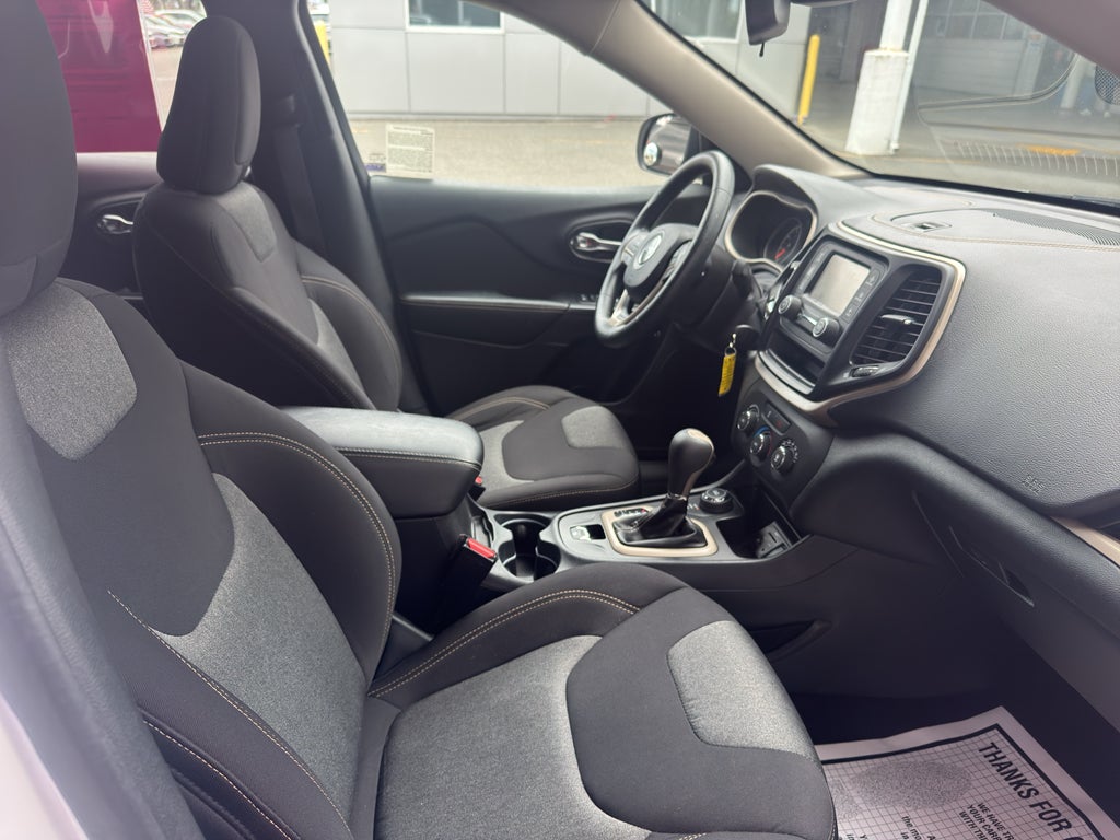 2016 Jeep Cherokee Sport