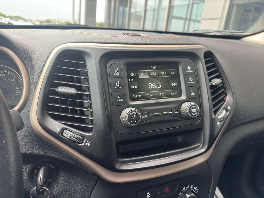 2016 Jeep Cherokee Sport