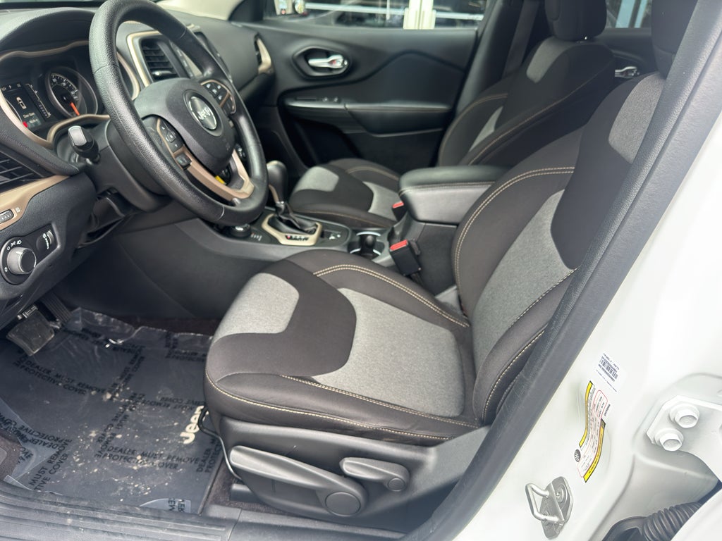 2016 Jeep Cherokee Sport