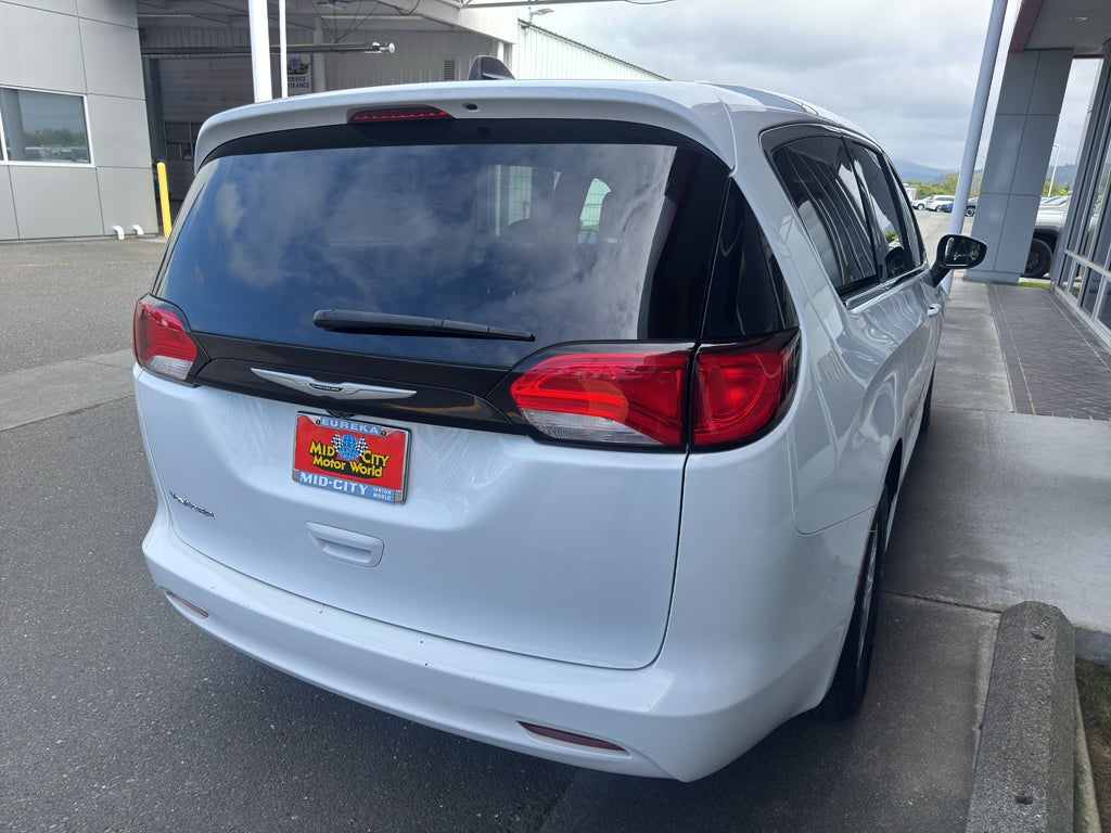 2023 Chrysler Voyager LX