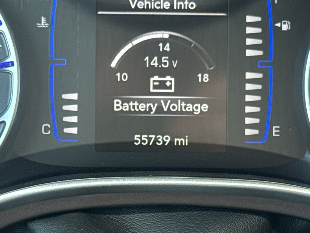 2023 Chrysler Voyager LX