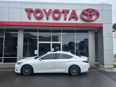 2022 Lexus ES 300h Base