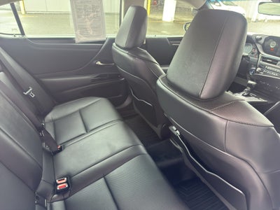 2022 Lexus ES 300h Base