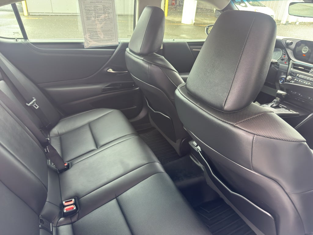 2022 Lexus ES 300h Base