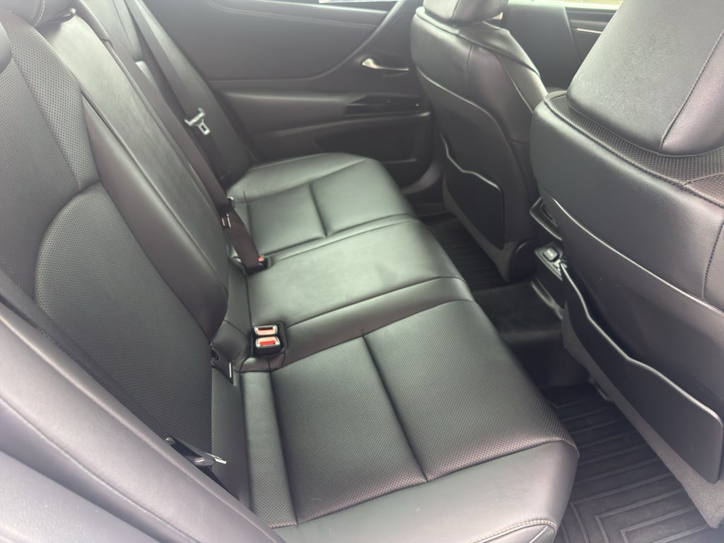 2022 Lexus ES 300h Base