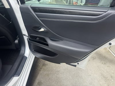 2022 Lexus ES 300h Base