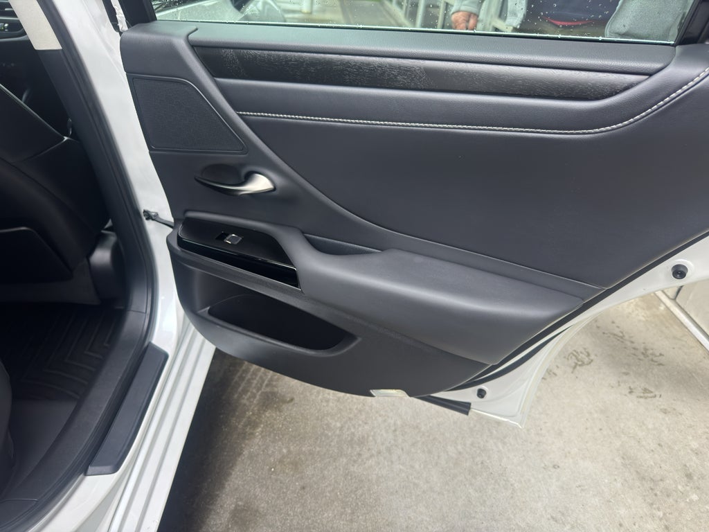 2022 Lexus ES 300h Base