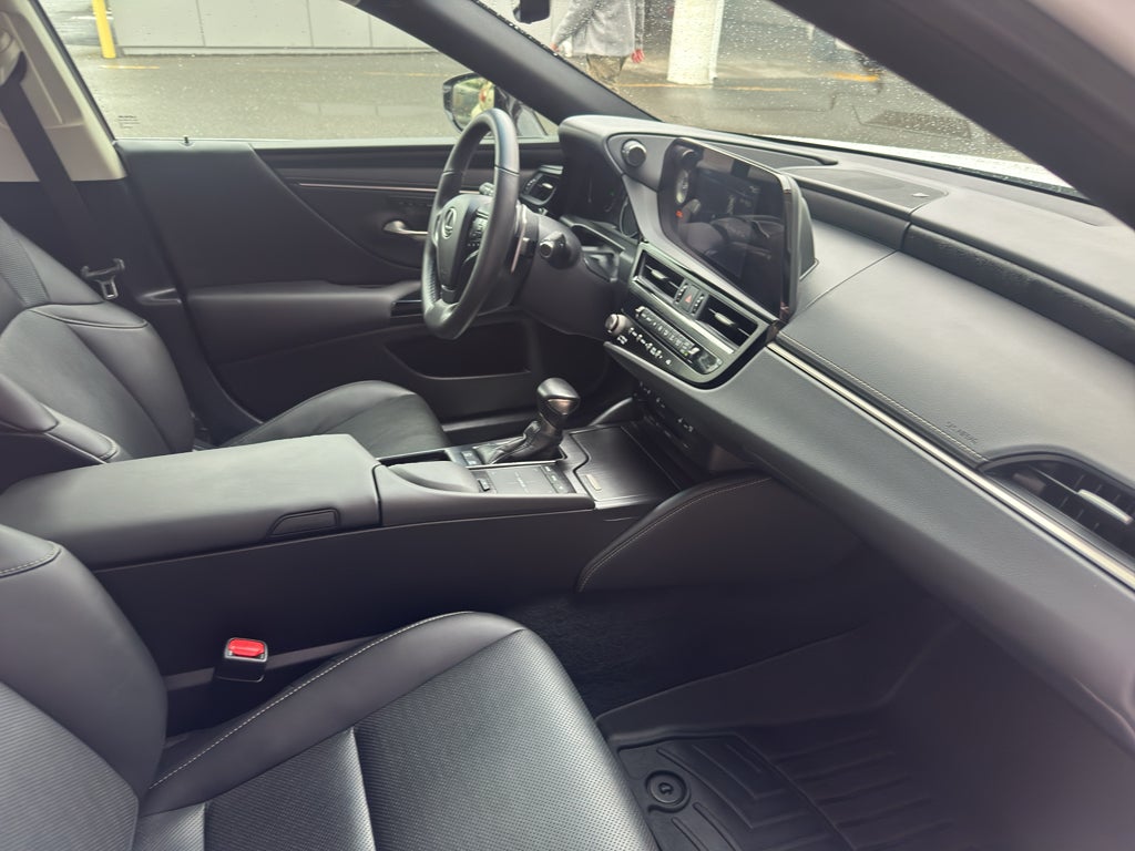 2022 Lexus ES 300h Base