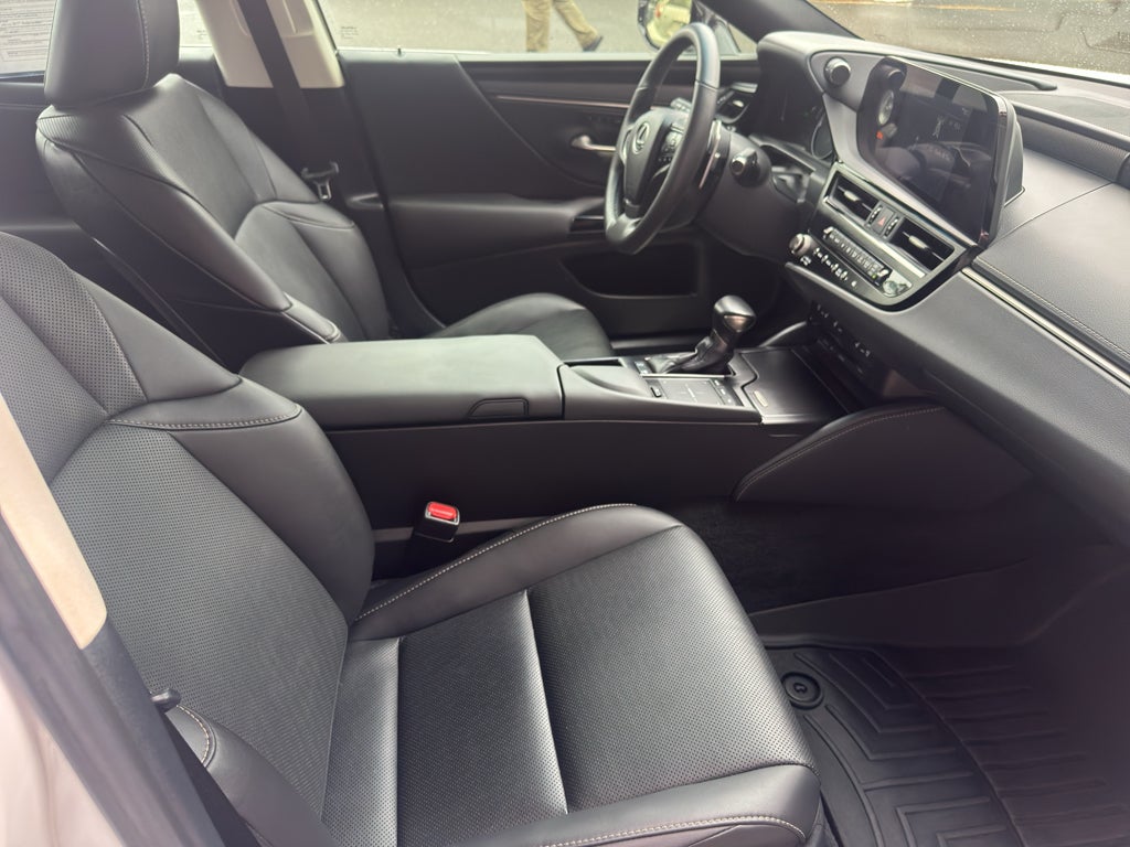 2022 Lexus ES 300h Base