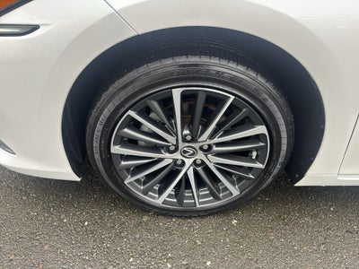 2022 Lexus ES 300h Base