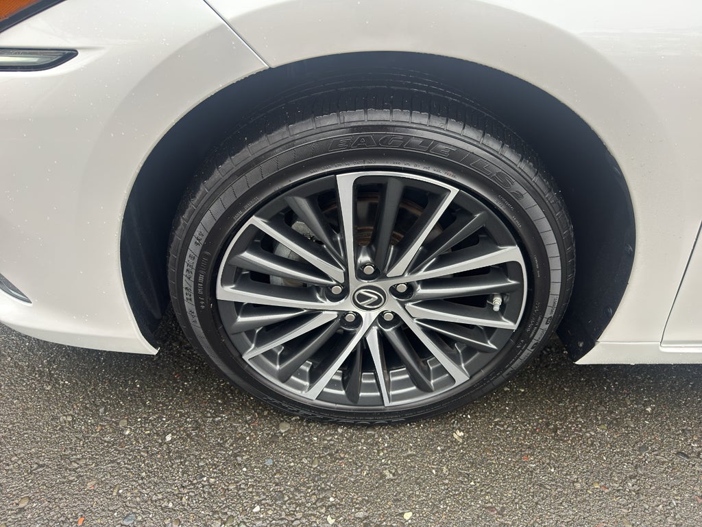 2022 Lexus ES 300h Base