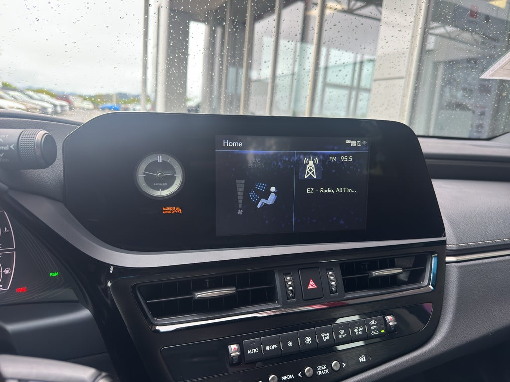 2022 Lexus ES 300h Base