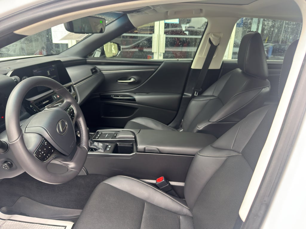 2022 Lexus ES 300h Base