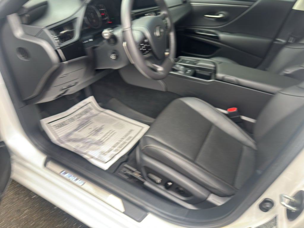 2022 Lexus ES 300h Base