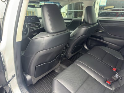 2022 Lexus ES 300h Base