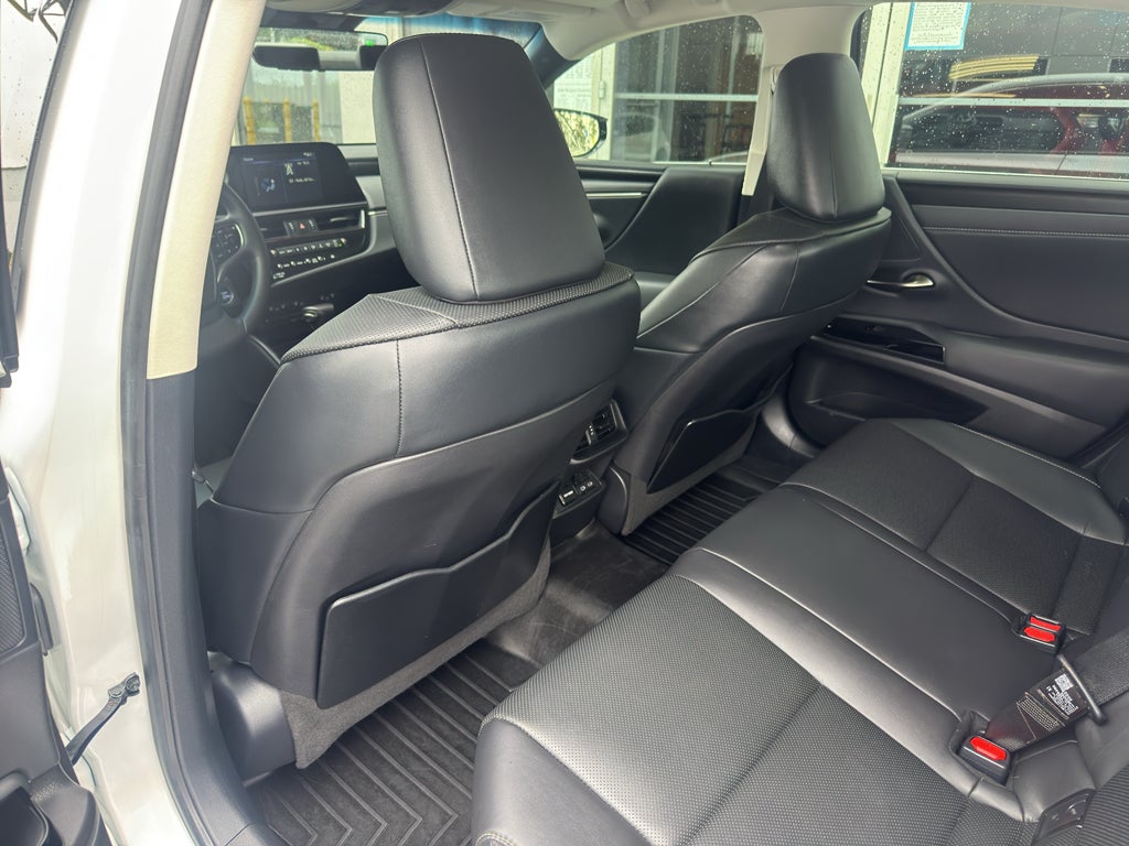 2022 Lexus ES 300h Base