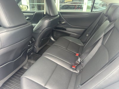 2022 Lexus ES 300h Base