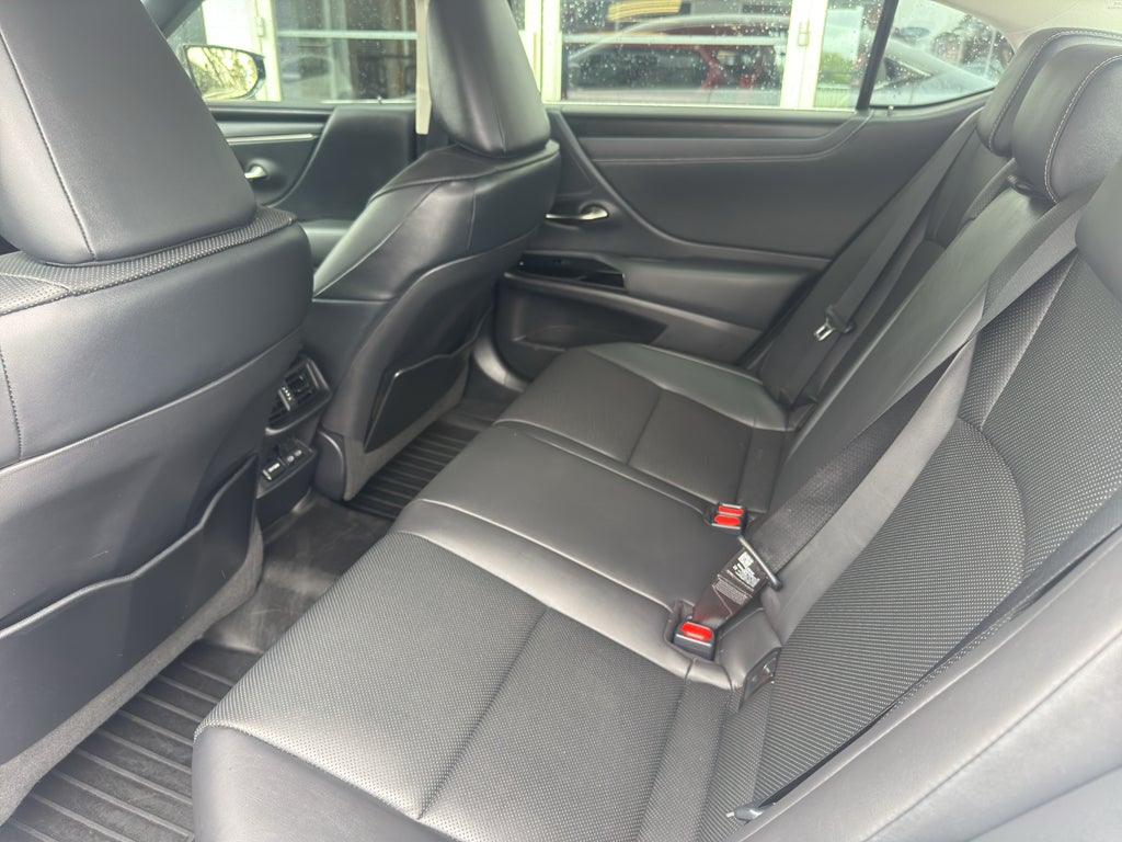 2022 Lexus ES 300h Base