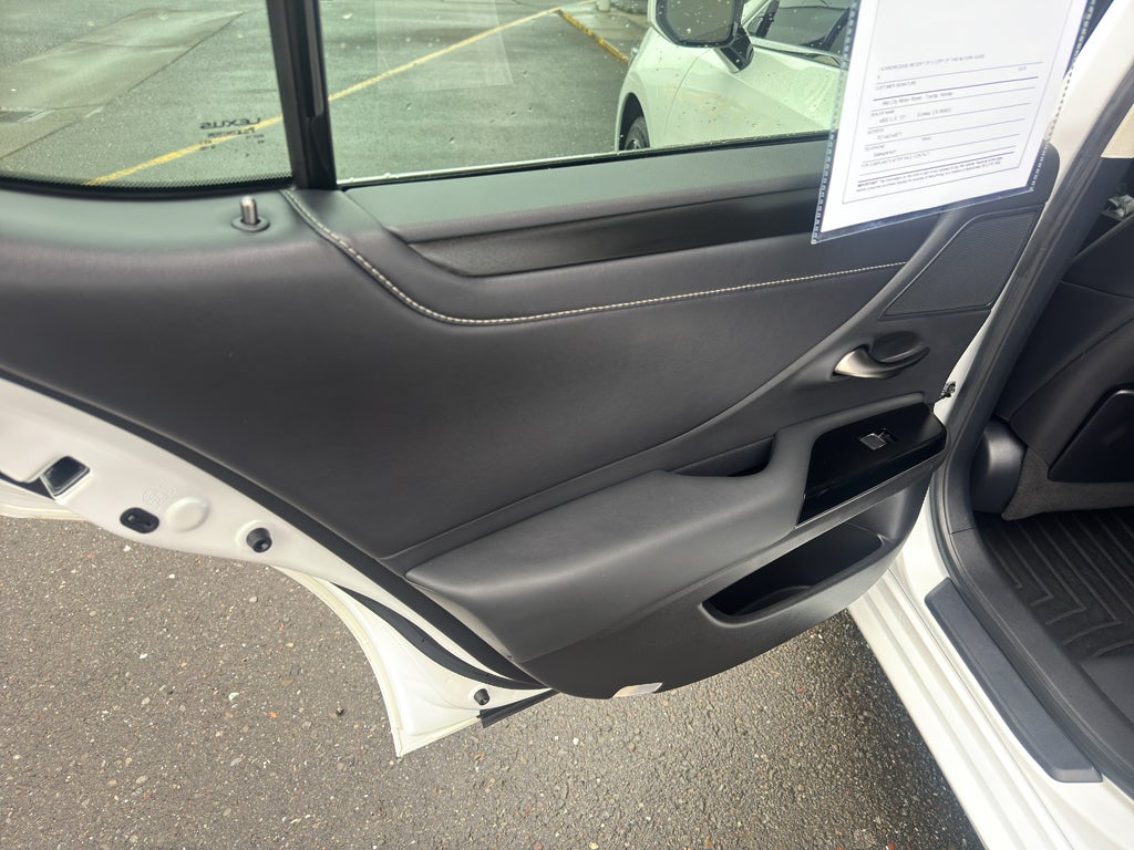 2022 Lexus ES 300h Base