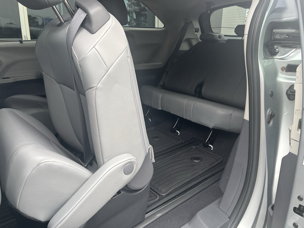 2022 Toyota Sienna XLE