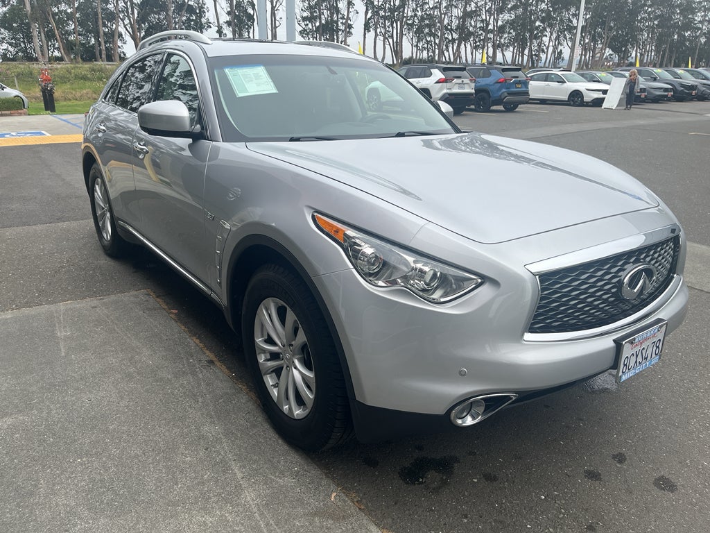 2017 INFINITI QX70 Base