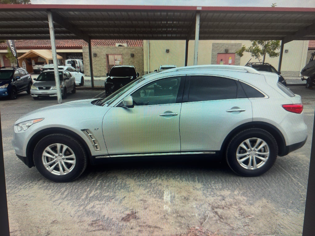 2017 INFINITI QX70 Base