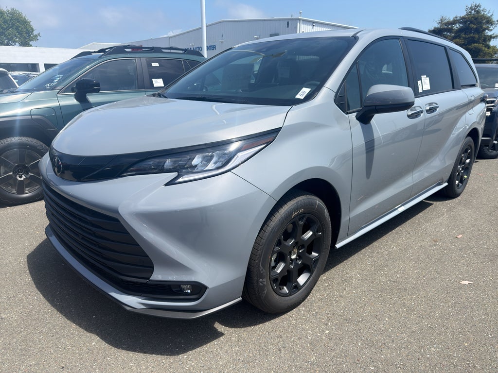 2026 Toyota Sienna Woodland Edition Hybrid AWD's photo