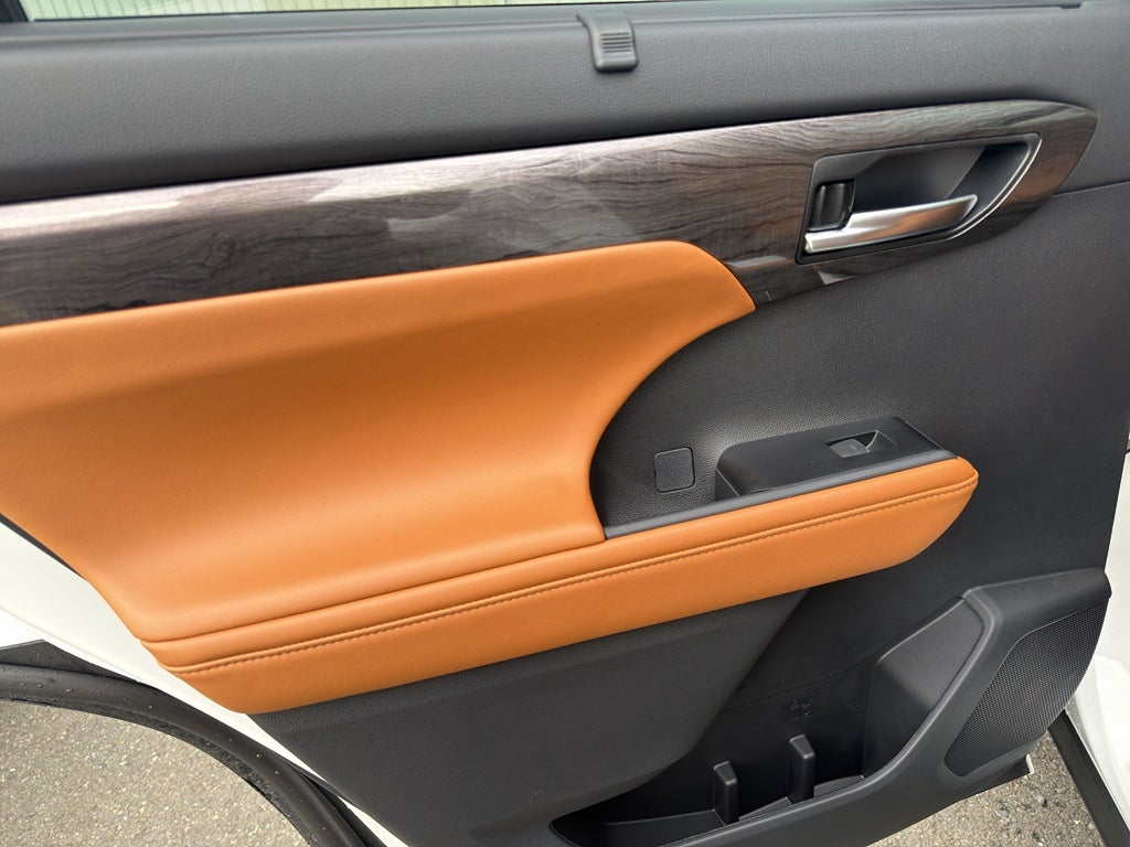 2026 Toyota Highlander Hybrid Hybrid Platinum