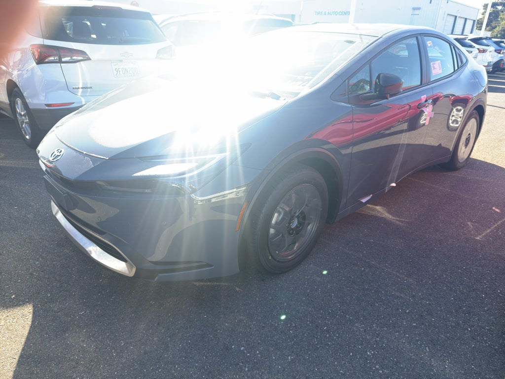 2026 Toyota Prius SE's photo